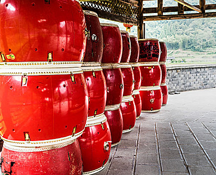 bach thu khung 2 ngay